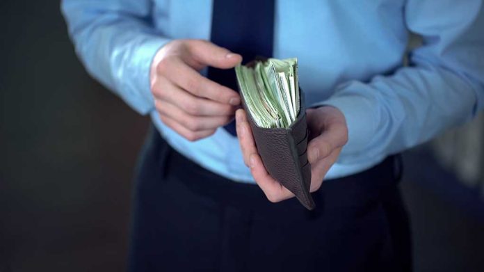 1263203449 featured image Money in a wallet
