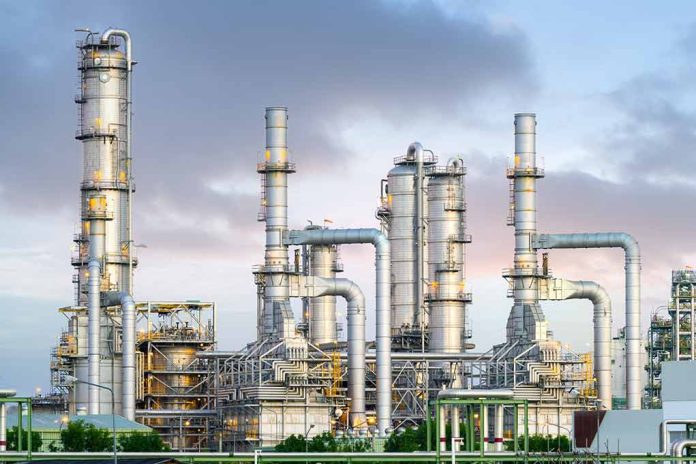 1892669737 featured image Industrial plant with metal towers and pipes